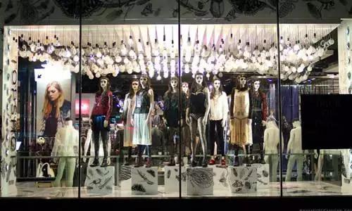 萬圣節(jié)帶動零售服裝消費 美國鞋帽市場預計達33.5億美元